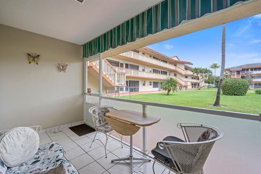 5300 Washington Street, Unit 108D Hollywood, FL 33021 - Photo 19 of 34 a view of a chairs and table in the patio