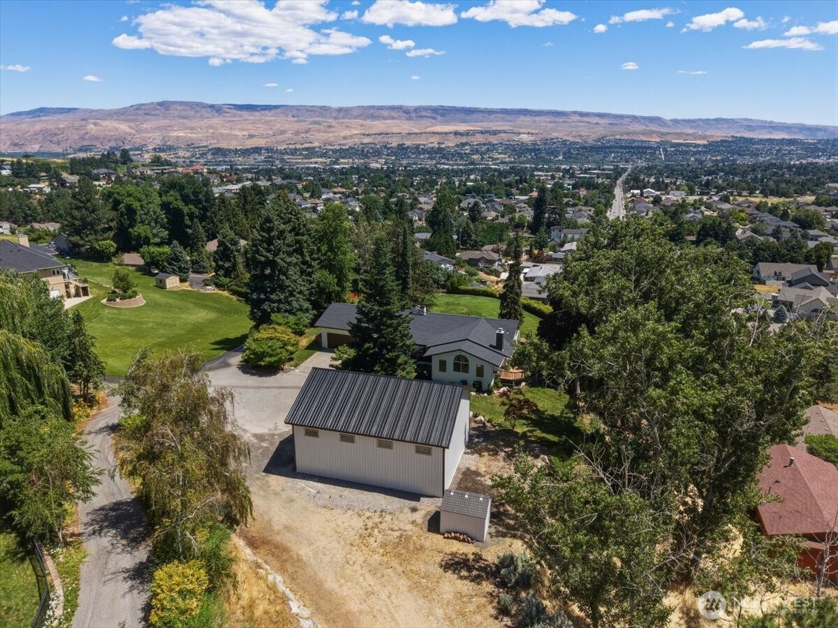 504 Day Road North Wenatchee, WA 98801 - Photo 5 of 40