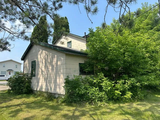 $53,900 | 302 4th Street Southeast, Deer River, MN 56636