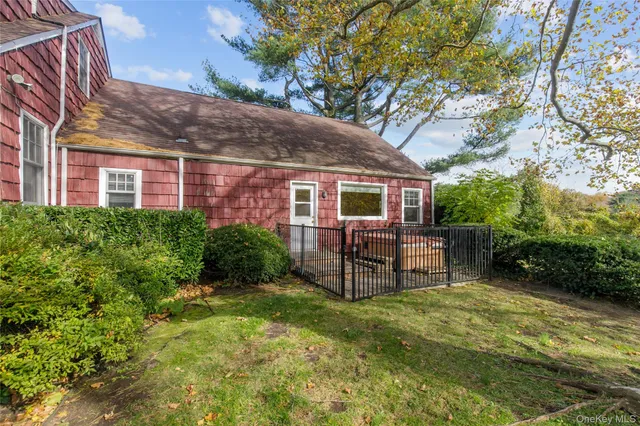 $6,500,000 | 18 Lighthouse Road, Kings Point, NY 11024