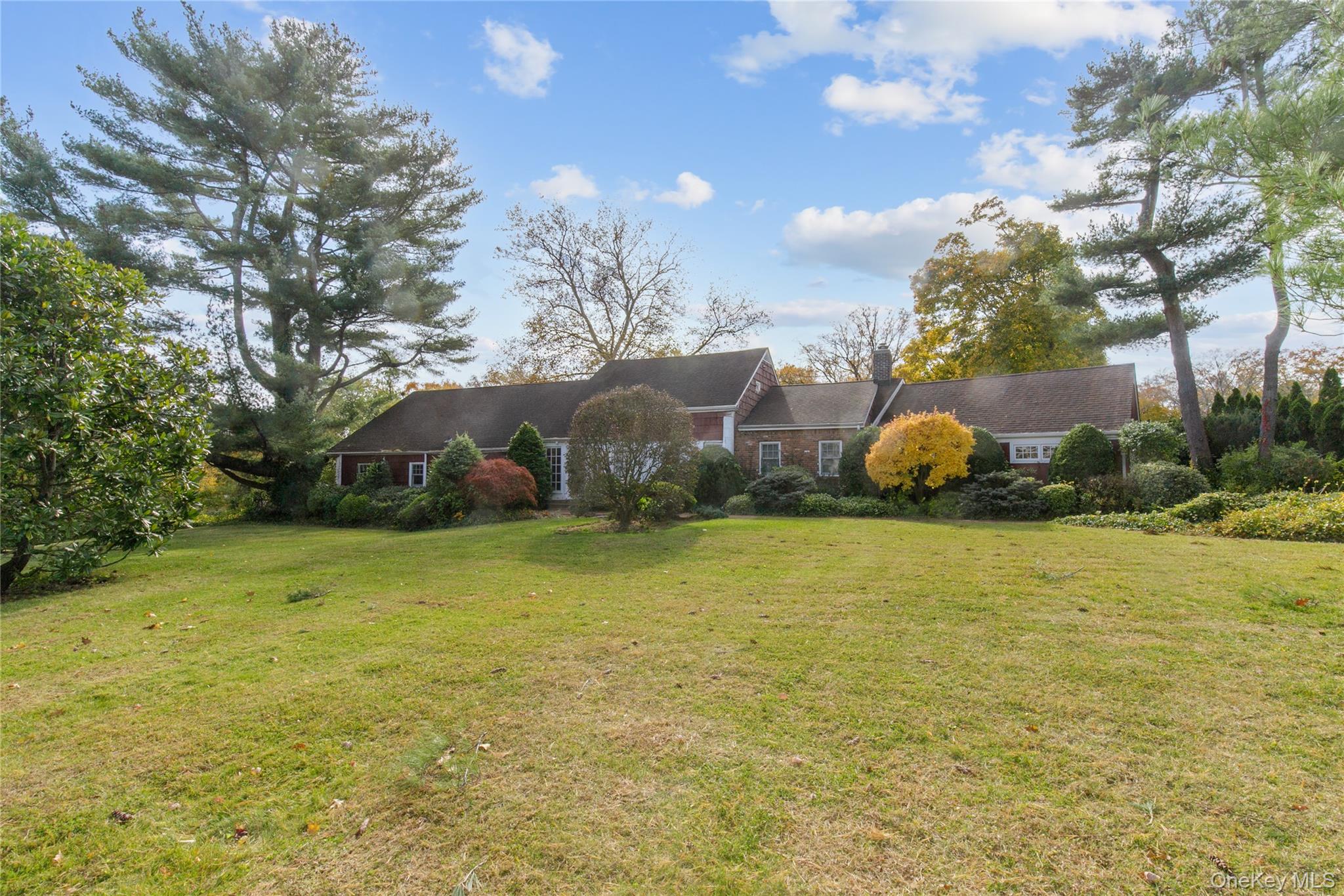 18 Lighthouse Road Kings Point, NY 11024 - Photo 35 of 36 a house view with a garden
