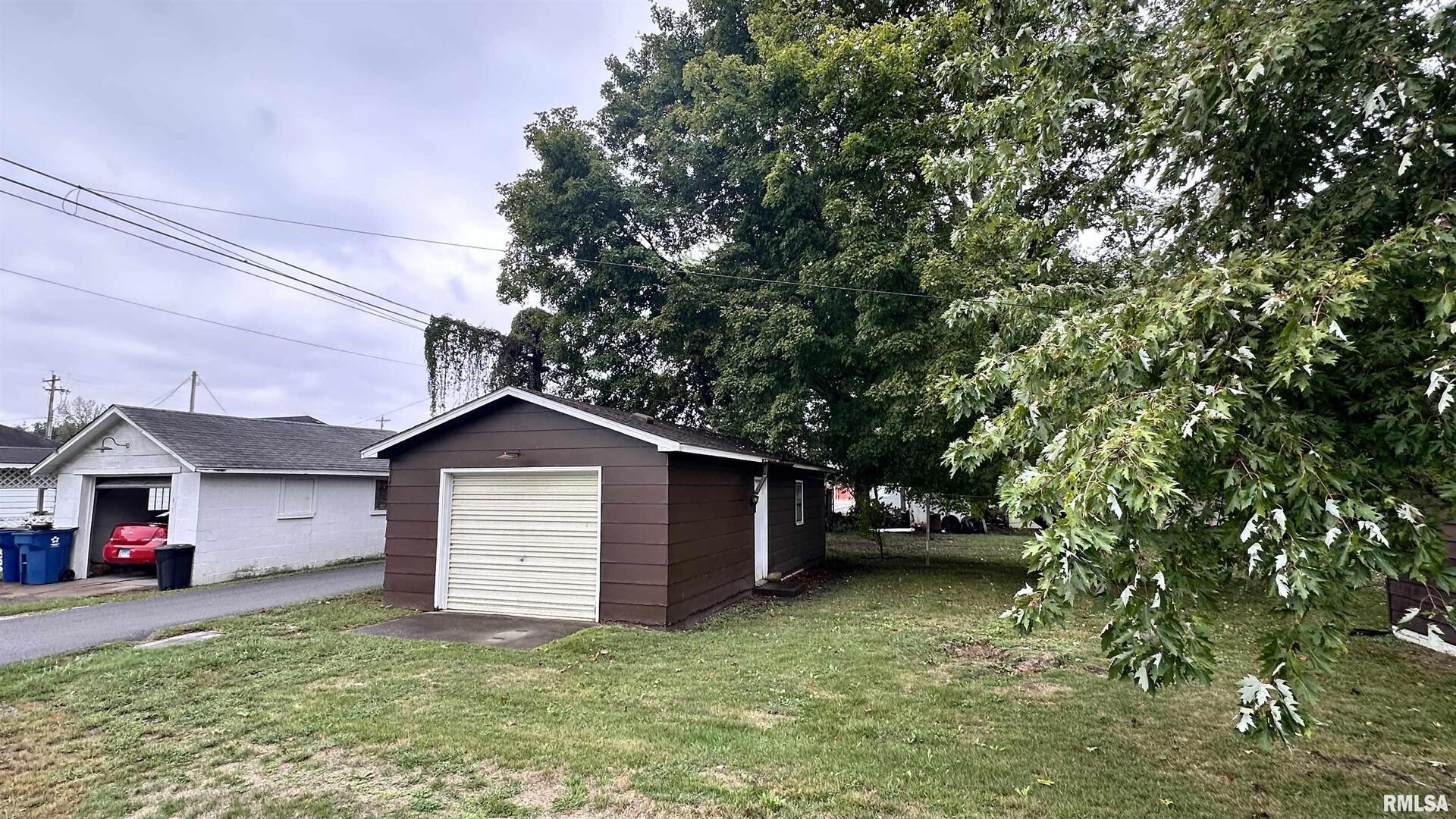 902 West Poplar Street West Frankfort, IL 62896 - Photo 3 of 14