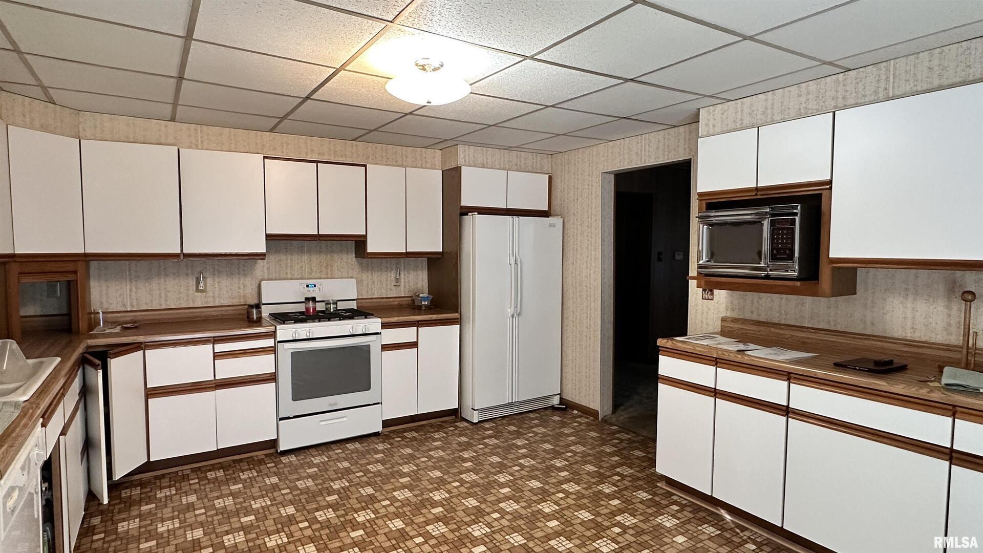 902 West Poplar Street West Frankfort, IL 62896 - Photo 5 of 14