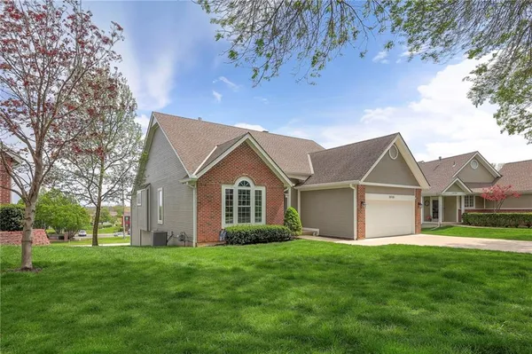 $499,000 | 13733 Pembroke Circle, Leawood, KS 66224