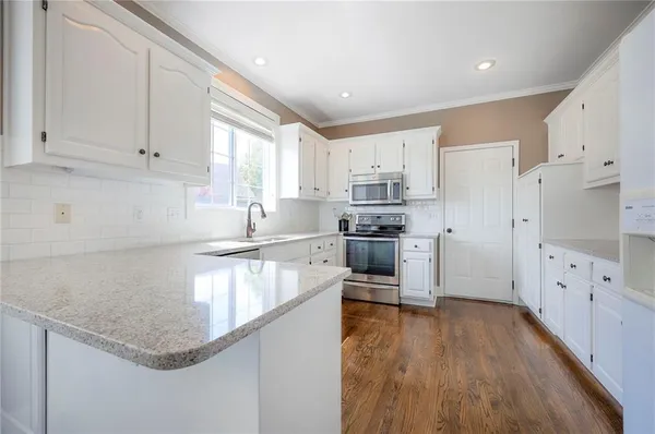 $499,000 | 13733 Pembroke Circle, Leawood, KS 66224