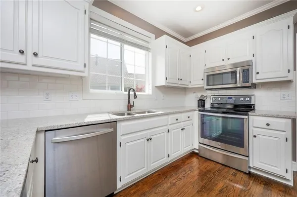 $499,000 | 13733 Pembroke Circle, Leawood, KS 66224