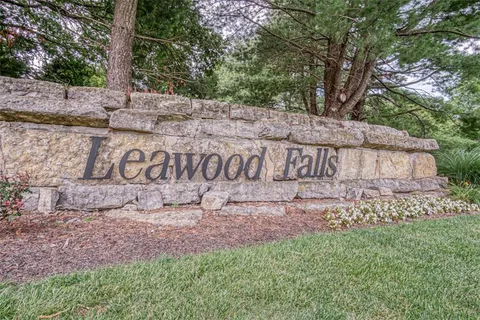 $474,999 | 13733 Pembroke Circle, Leawood, KS 66224