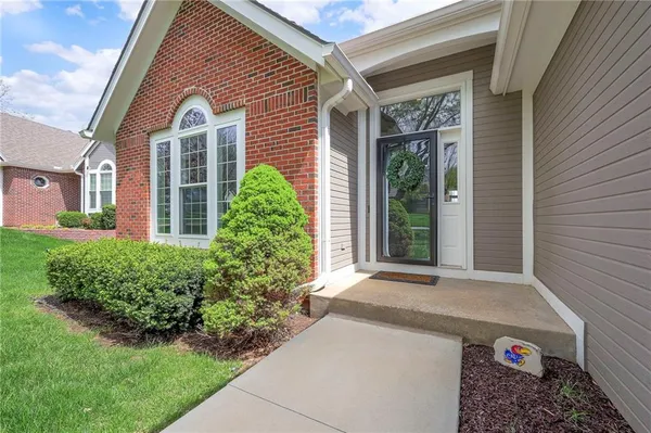 $499,000 | 13733 Pembroke Circle, Leawood, KS 66224