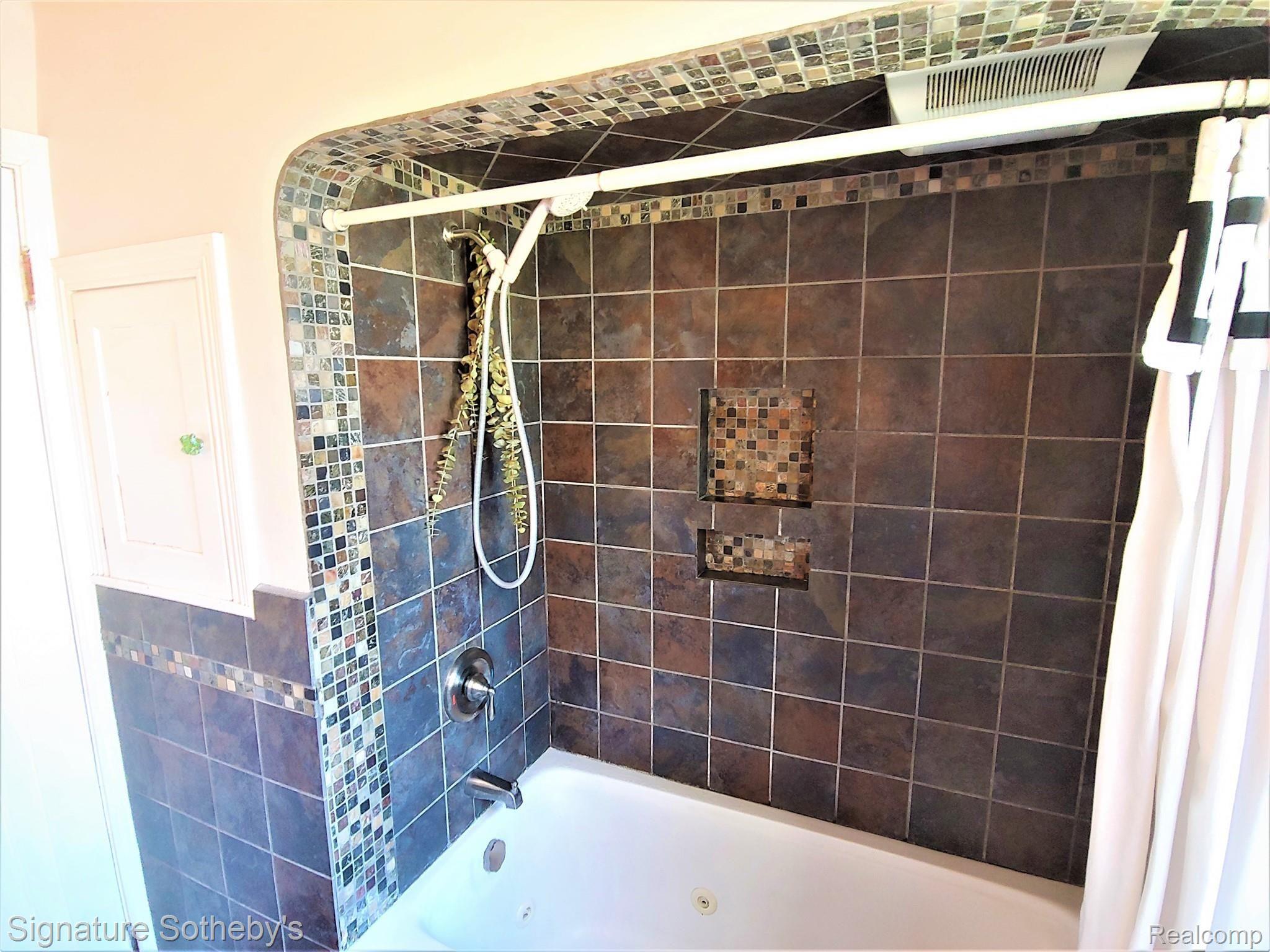1426 Hampton Road Grosse Pointe, MI 48236 - Photo 12 of 32 shower3.jpg
