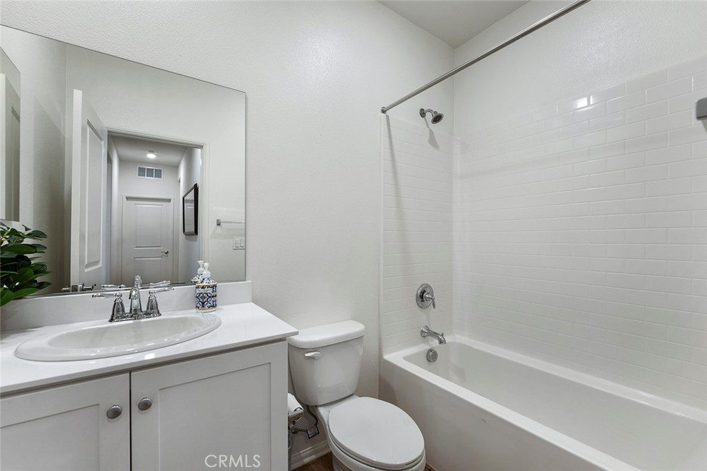 31228 Scrub Jay Road Winchester, CA 92596 - Photo 8 of 43 Hall Bath #1