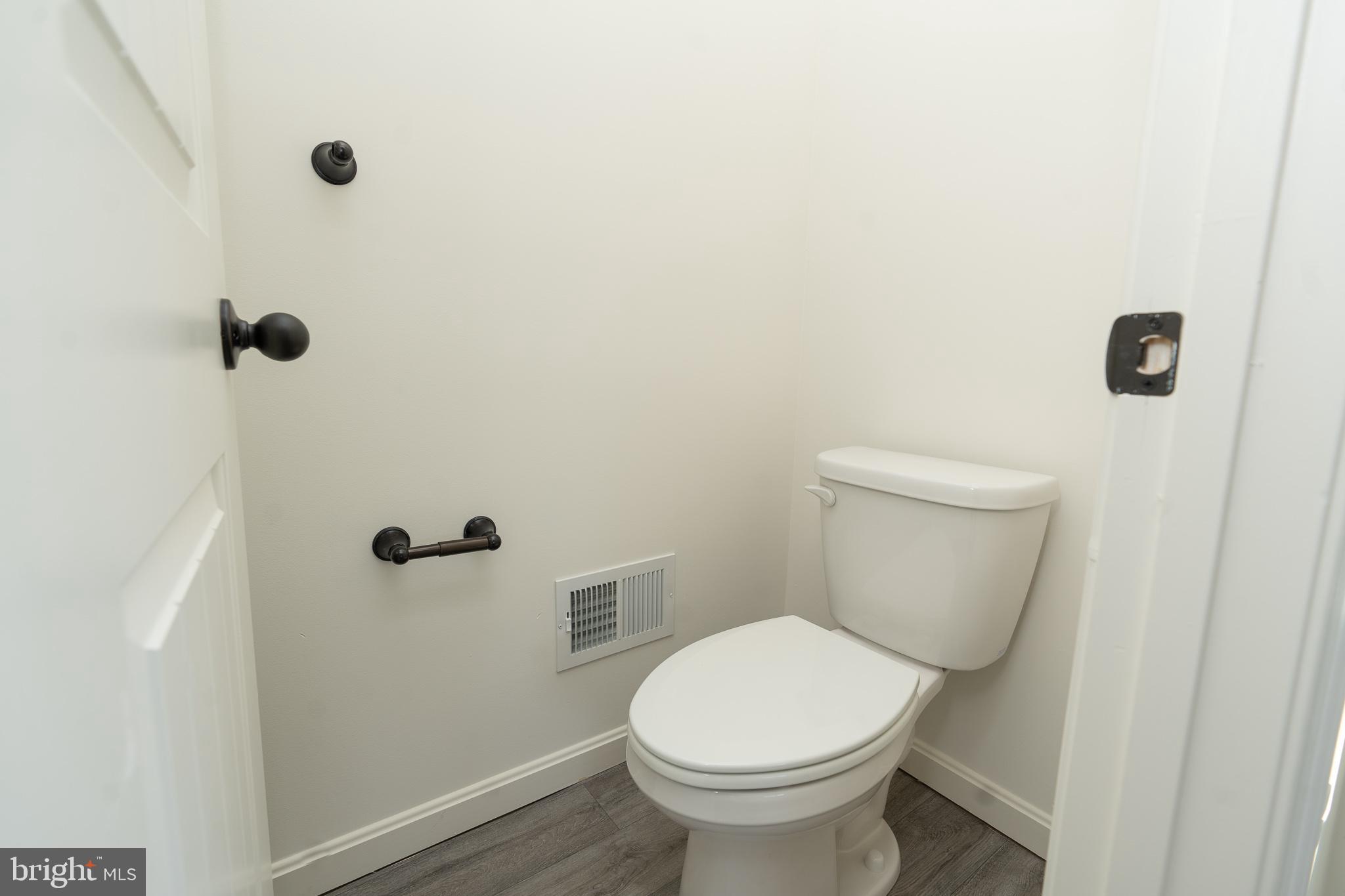 144 Post Road Aberdeen, MD 21001 - Photo 31 of 51 First floor powder room
