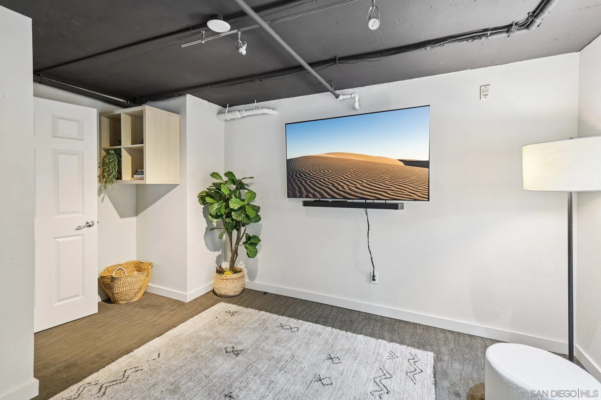 777 Sixth Avenue, Unit 135 San Diego, CA 92101 - Photo 21 of 38 a view of hallway with seating area