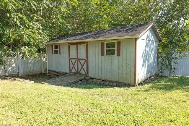 $229,000 | 401 North 3rd Avenue, Mayodan, NC 27027