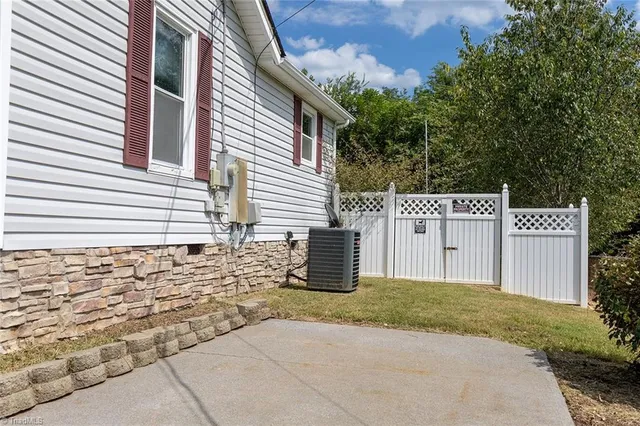 $229,000 | 401 North 3rd Avenue, Mayodan, NC 27027