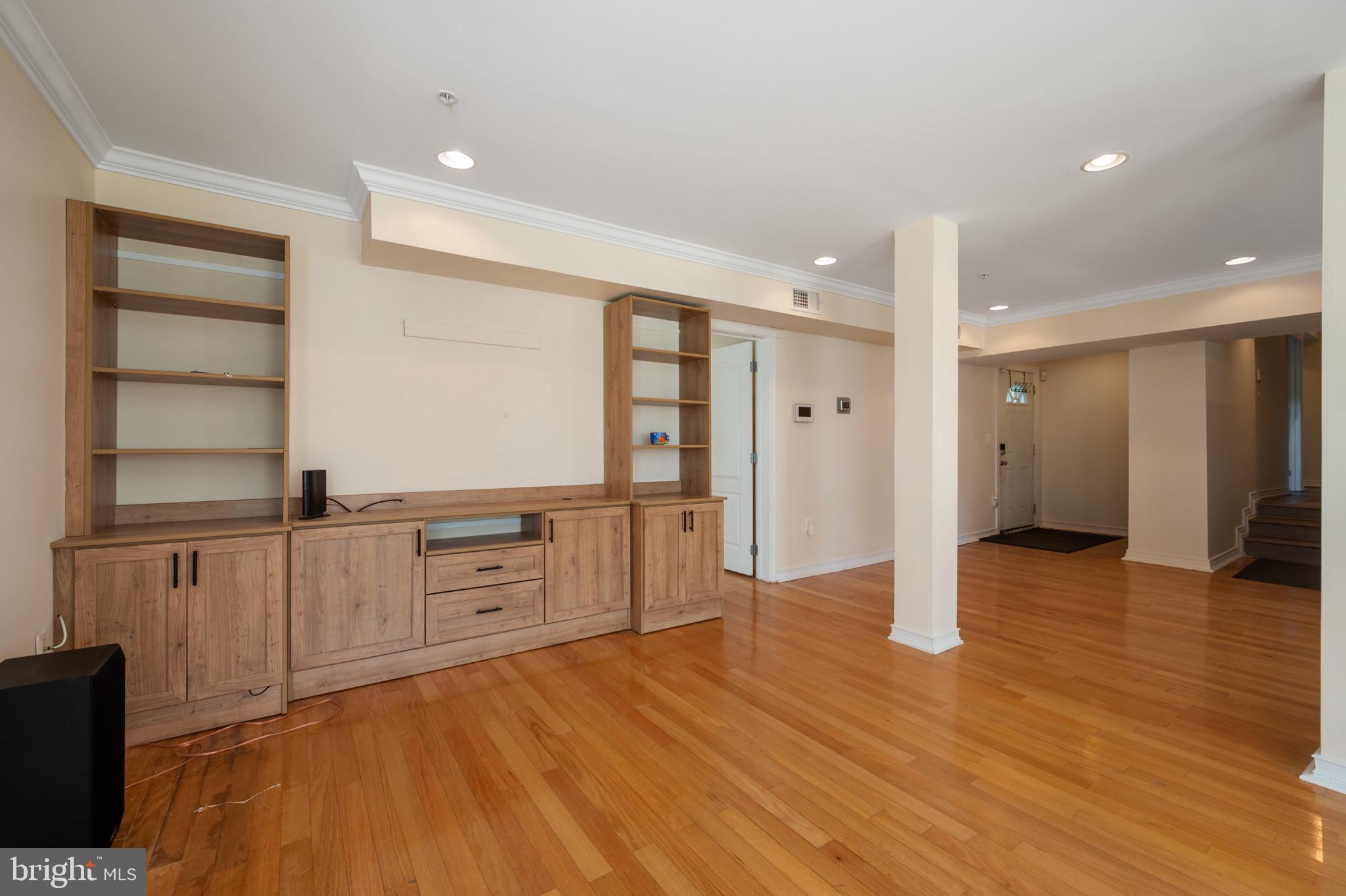 5518 Lanham Station Road Lanham, MD 20706 - Photo 10 of 30 Entertainment Center Built in