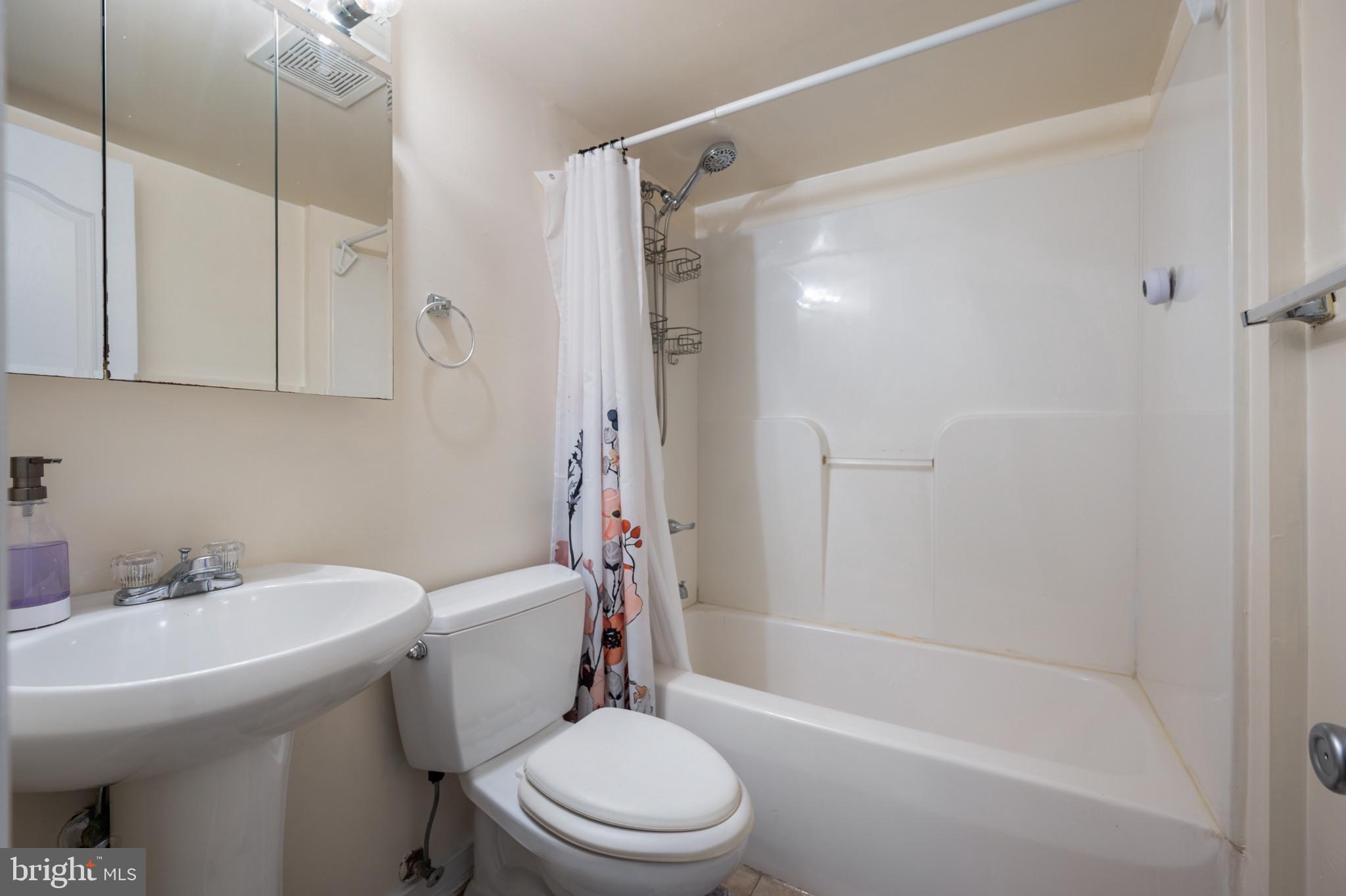 5518 Lanham Station Road Lanham, MD 20706 - Photo 22 of 30 Full Bathroom Three