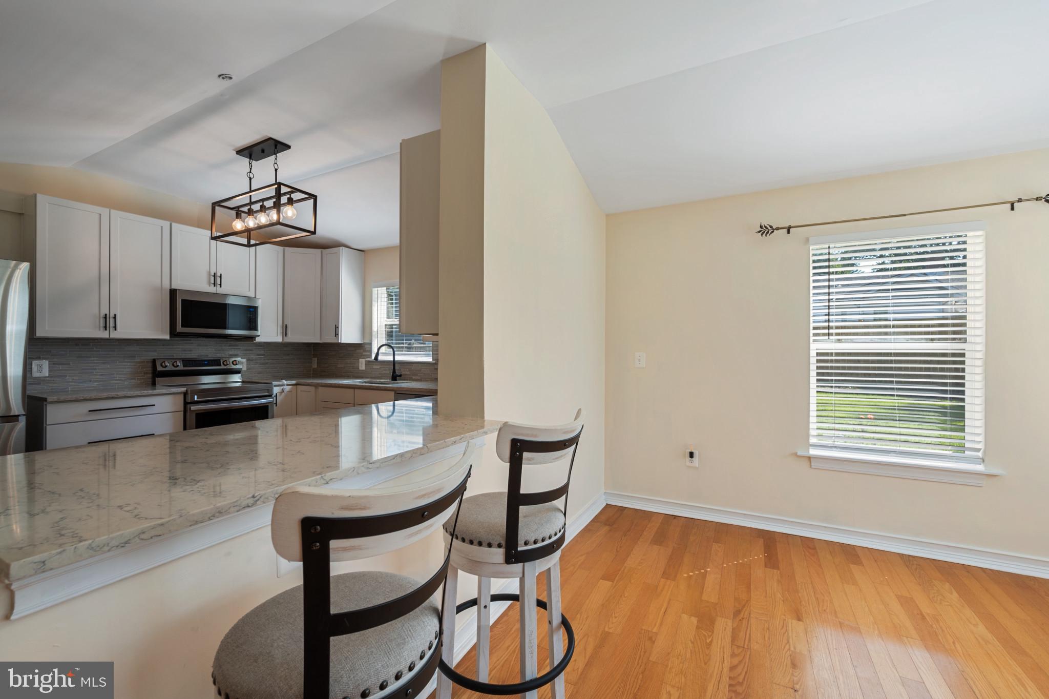 5518 Lanham Station Road Lanham, MD 20706 - Photo 6 of 30 Peninsula Seating