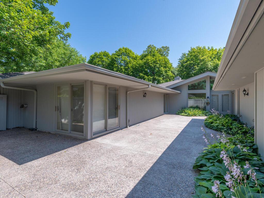 4755 Bayswater Road Shorewood, MN 55331 - Photo 4 of 42