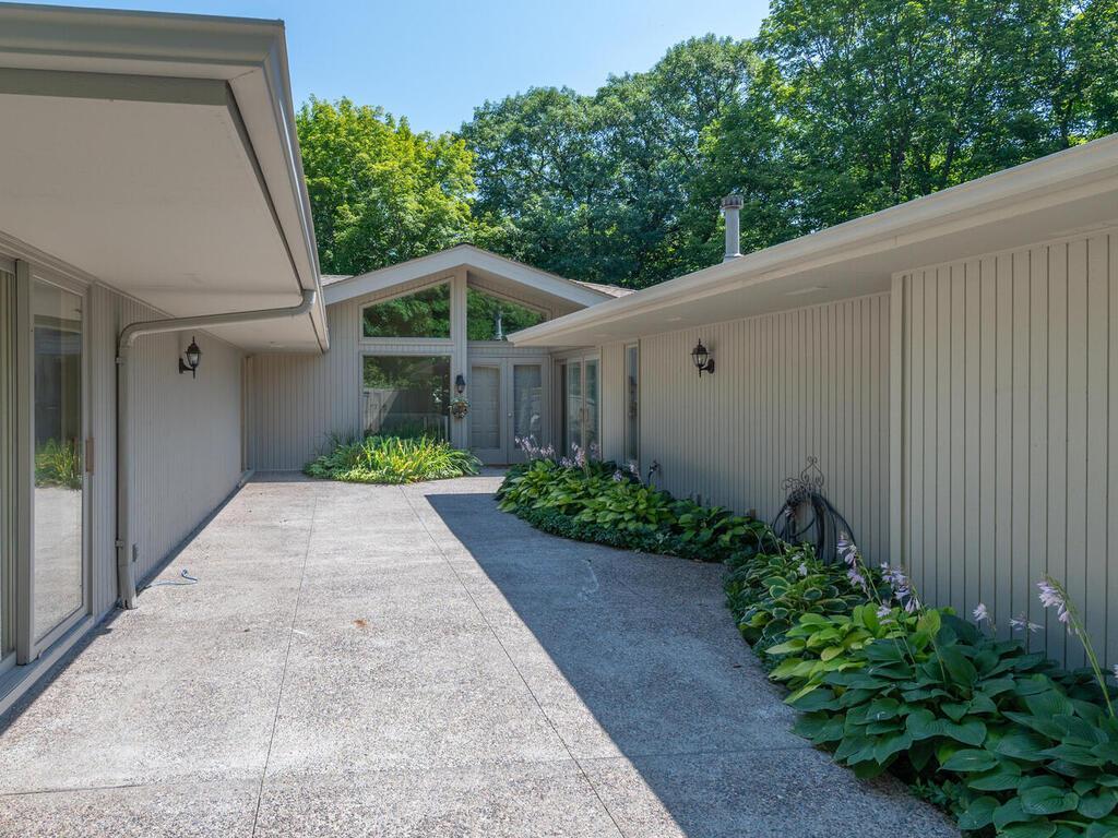 4755 Bayswater Road Shorewood, MN 55331 - Photo 5 of 42