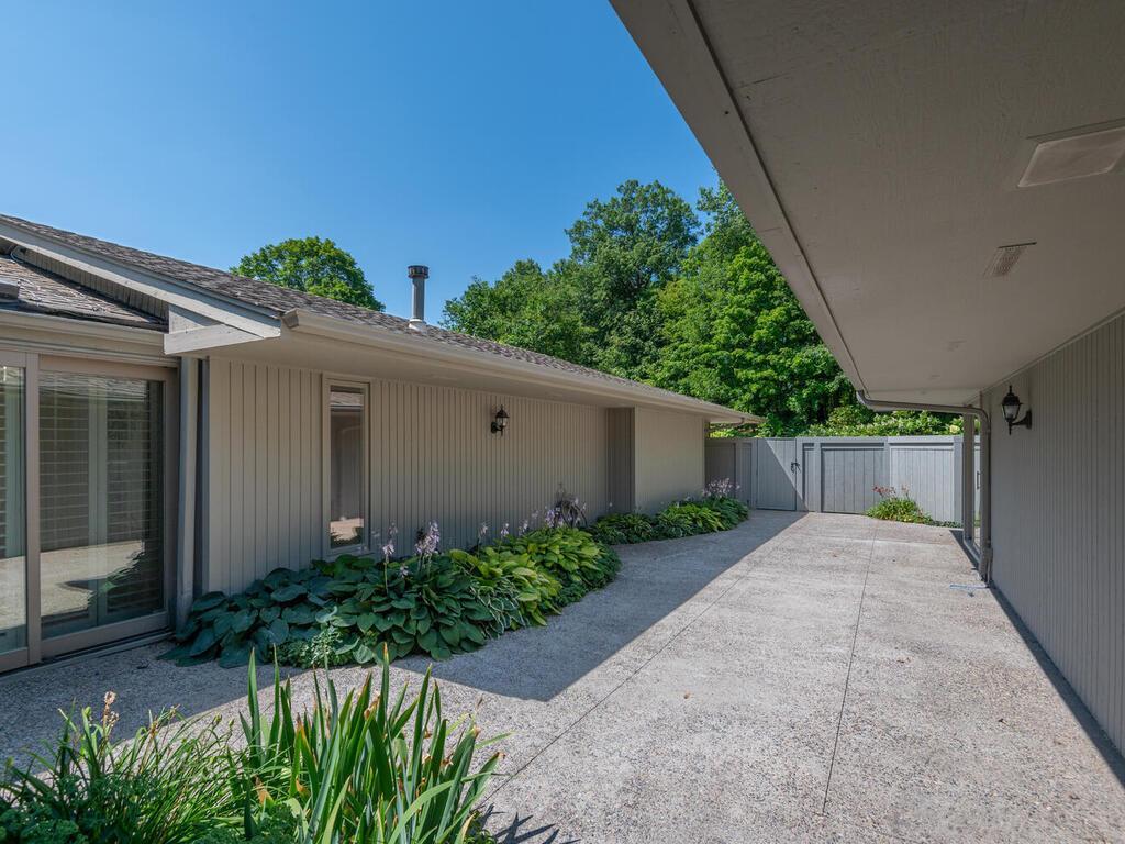 4755 Bayswater Road Shorewood, MN 55331 - Photo 6 of 42