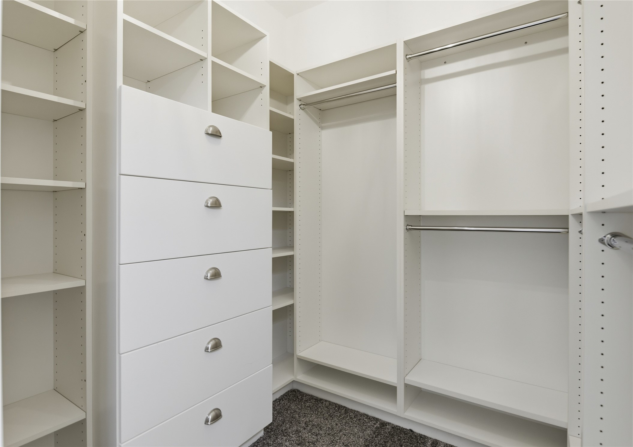 3130 Red Maple Drive Friendswood, TX 77546 - Photo 20 of 26 a view of walk in closet