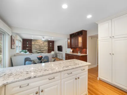 $899,000 | 3066 Knollwood Lane, Glenview, IL 60025