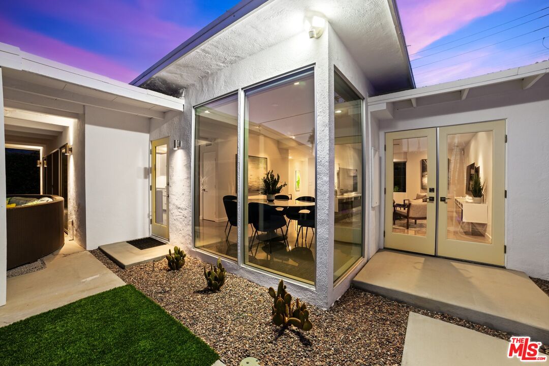 975 East Sunny Dunes Road Palm Springs, CA 92264 - Photo 14 of 40 a view of an entryway of house