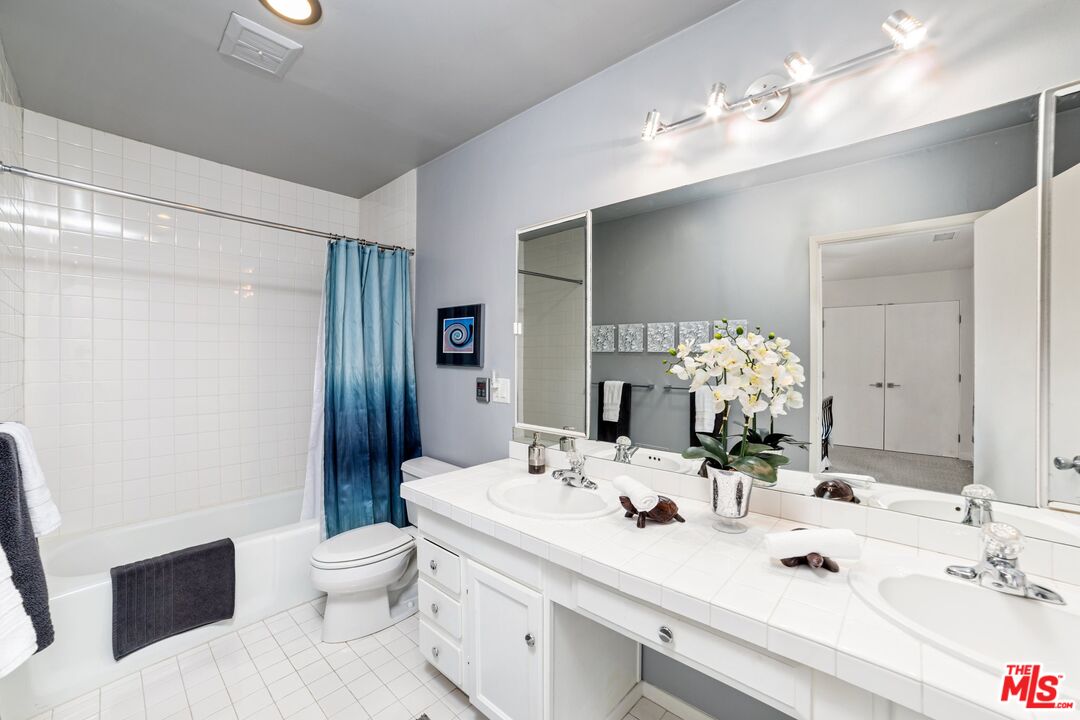 975 East Sunny Dunes Road Palm Springs, CA 92264 - Photo 21 of 40 a bathroom with a sink double vanity and a mirror