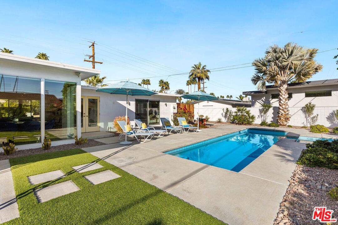 975 East Sunny Dunes Road Palm Springs, CA 92264 - Photo 29 of 40 a view of a house with swimming pool and sitting area
