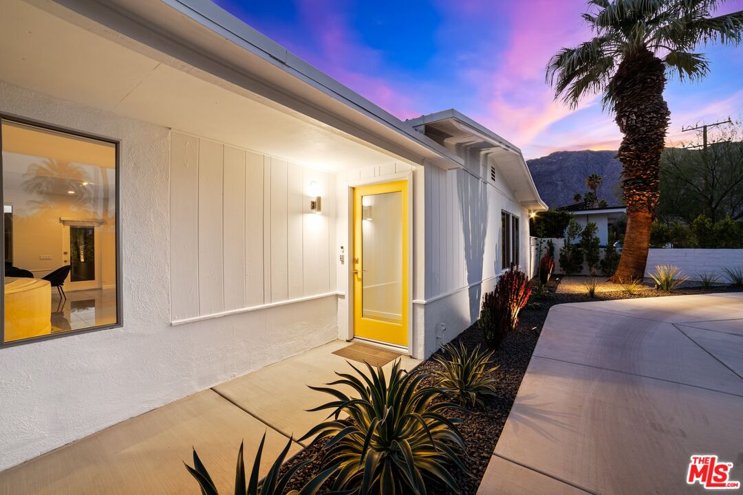 975 East Sunny Dunes Road Palm Springs, CA 92264 - Photo 5 of 40