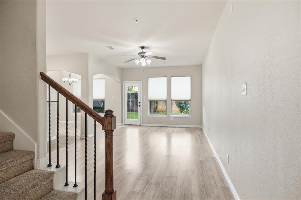 237 Corinna Court Hurst, TX 76053 - Photo 7 of 32