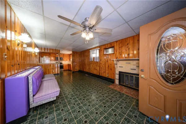 a view of a storage & utility room