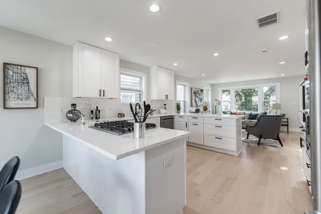 $3,600 | 4129 North Oketo Avenue, Norridge, IL 60706