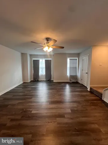 a view of livingroom and hardwood floor