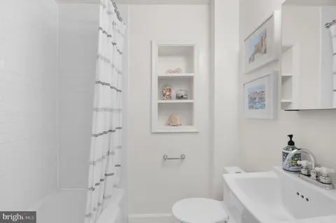 $1,000,000 | 414 East Bellefonte Avenue, Alexandria, VA 22301