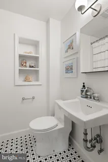 $1,000,000 | 414 East Bellefonte Avenue, Alexandria, VA 22301