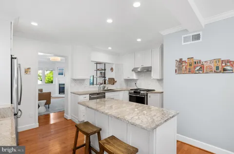 $1,000,000 | 414 East Bellefonte Avenue, Alexandria, VA 22301
