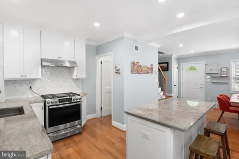 $1,000,000 | 414 East Bellefonte Avenue, Alexandria, VA 22301
