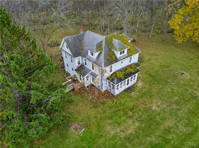 $450,000 | 5402 Highway 31, Clay, NY 13041