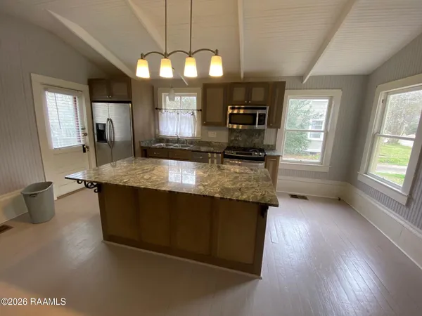 $1,725 | 215 Versailles Boulevard, Unit 3, Lafayette, LA 70501
