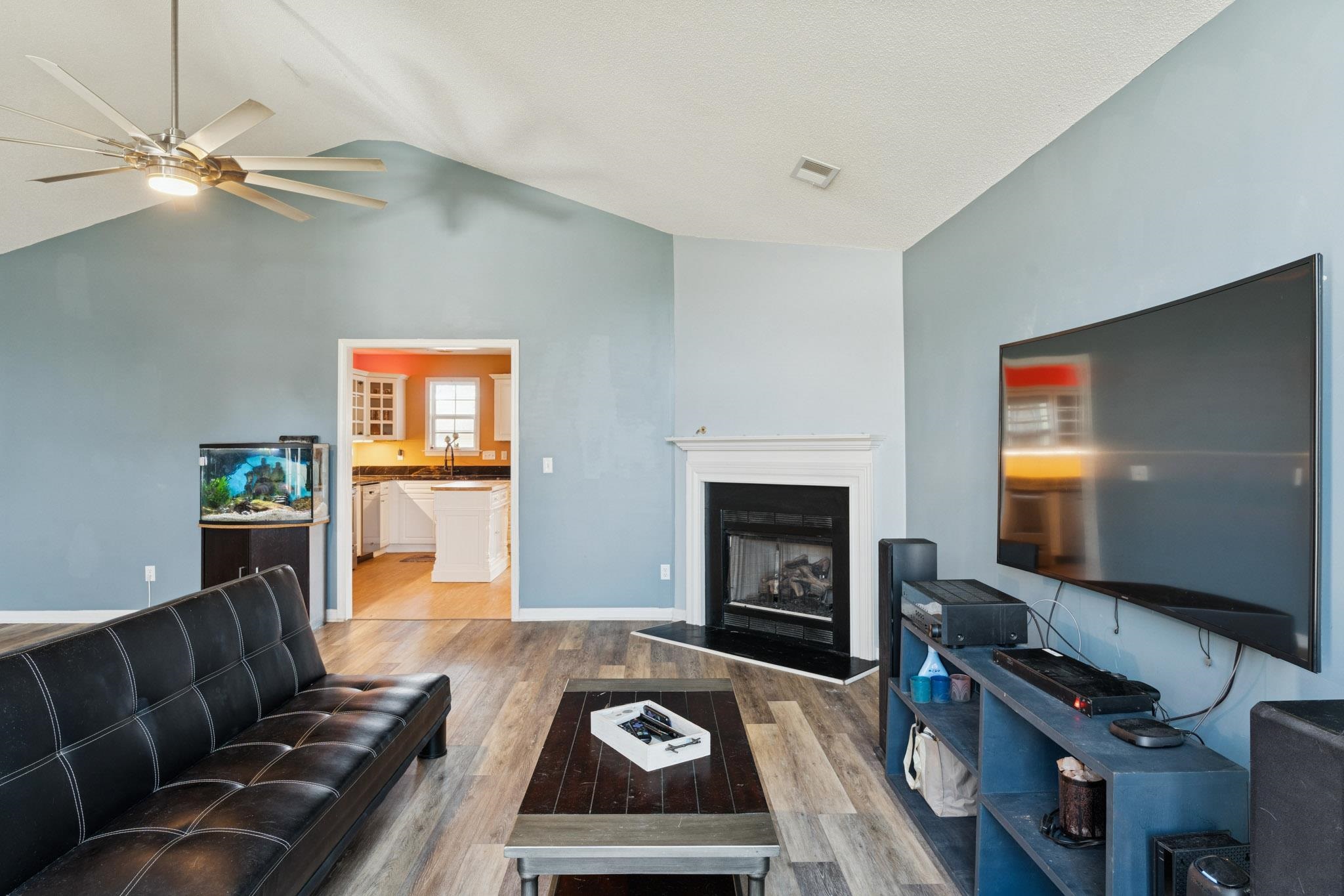 729 Onyx Circle Boiling Springs, SC 29316 - Photo 4 of 25 Living Room