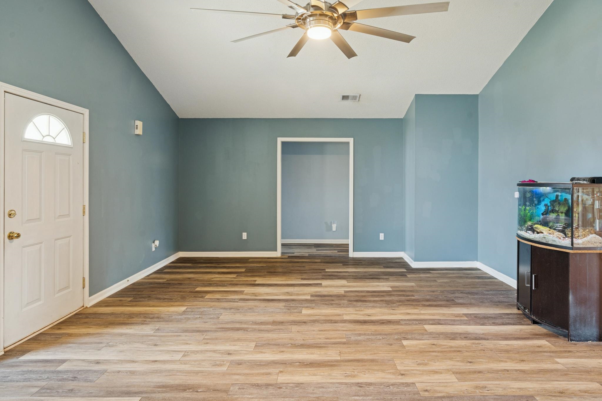 729 Onyx Circle Boiling Springs, SC 29316 - Photo 5 of 25 Living Room
