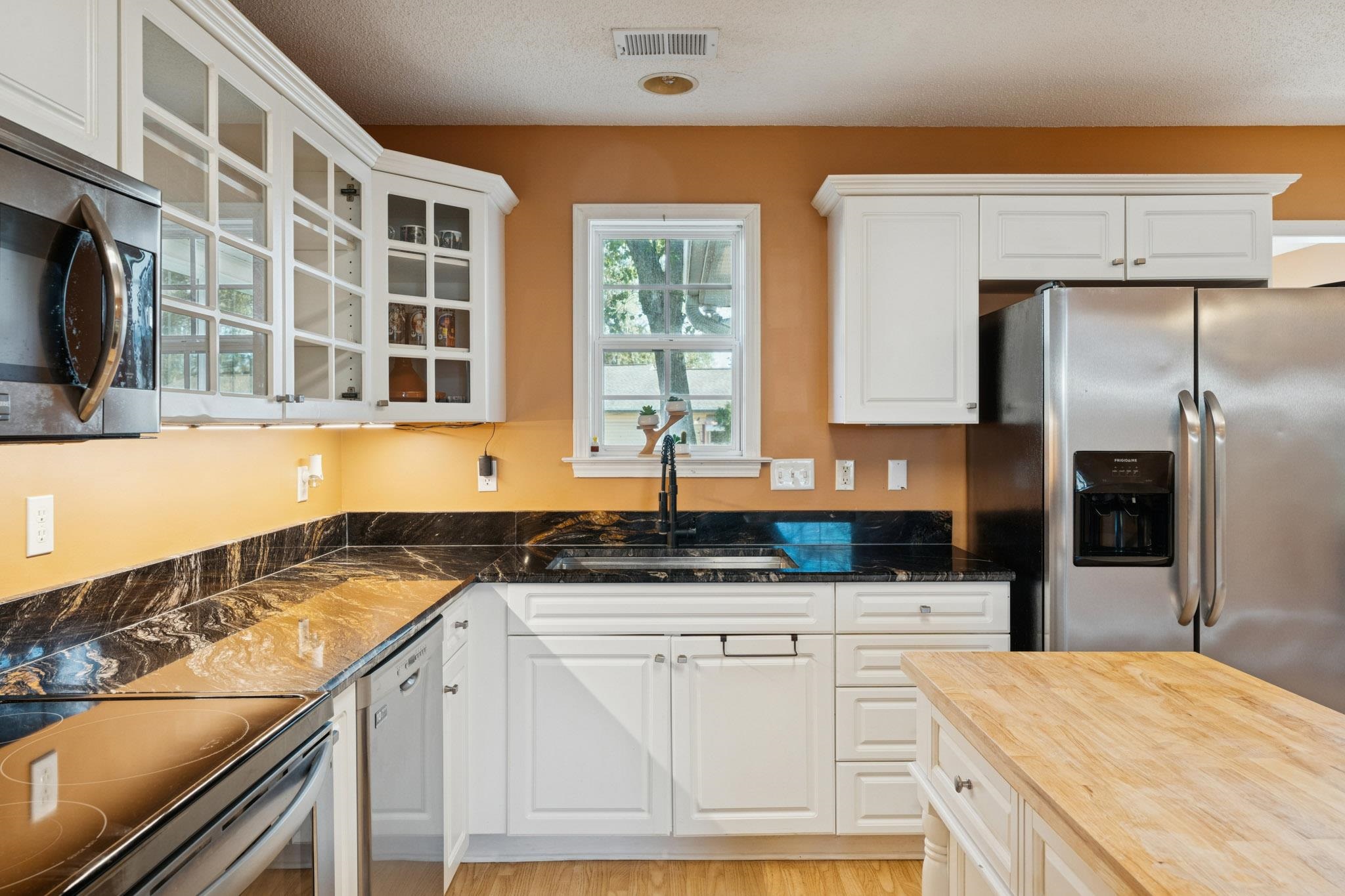 729 Onyx Circle Boiling Springs, SC 29316 - Photo 7 of 25 Kitchen