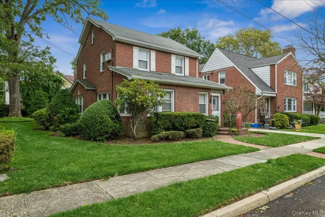 $799,000 | 101 West Elder Avenue, Floral Park, NY 11001