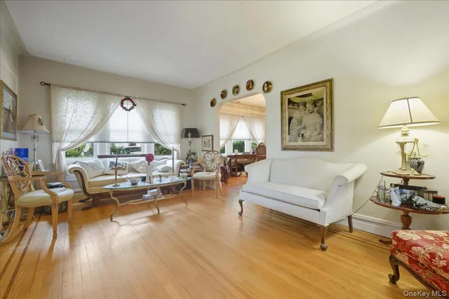 $799,000 | 101 West Elder Avenue, Floral Park, NY 11001