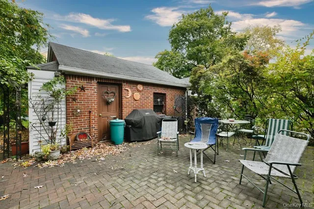 $799,000 | 101 West Elder Avenue, Floral Park, NY 11001