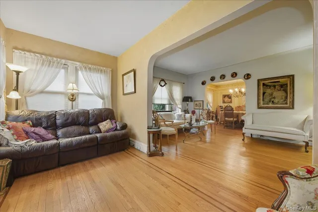 $799,000 | 101 West Elder Avenue, Floral Park, NY 11001