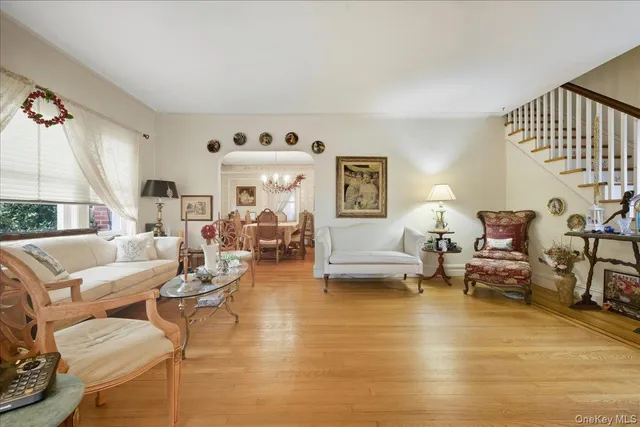 $799,000 | 101 West Elder Avenue, Floral Park, NY 11001