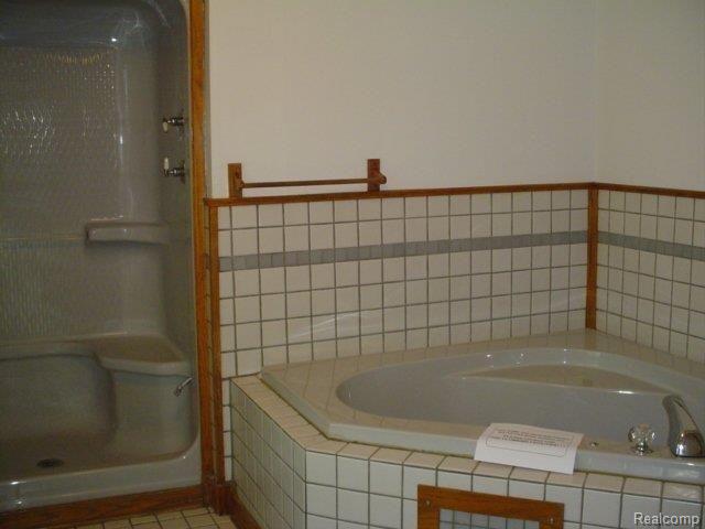 406 East Square Lake Road Troy, MI 48085 - Photo 5 of 21 Master Bath