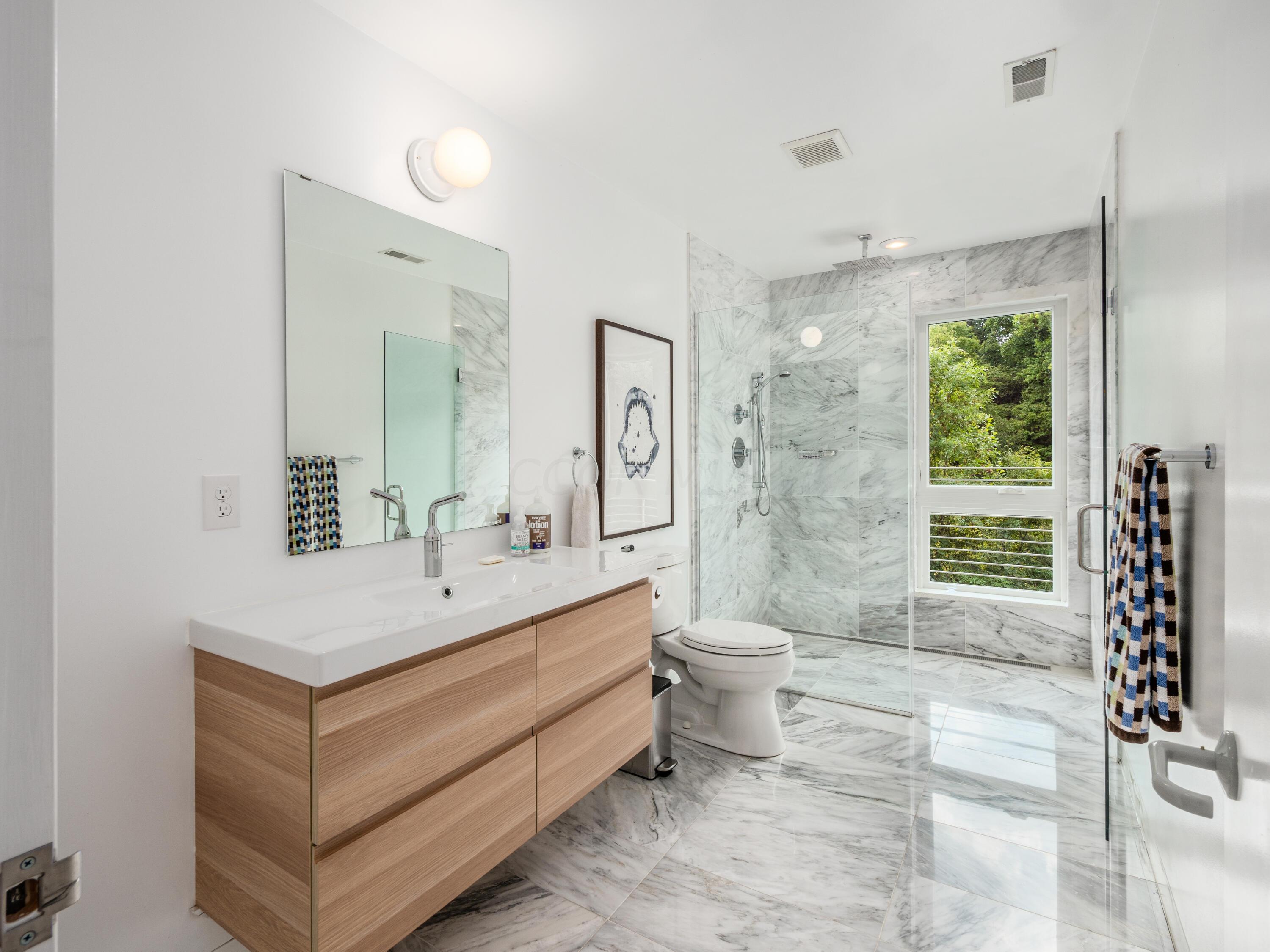 815 Noe Bixby Road Columbus, OH 43213 - Photo 48 of 70 Gorgeous 2nd Bath